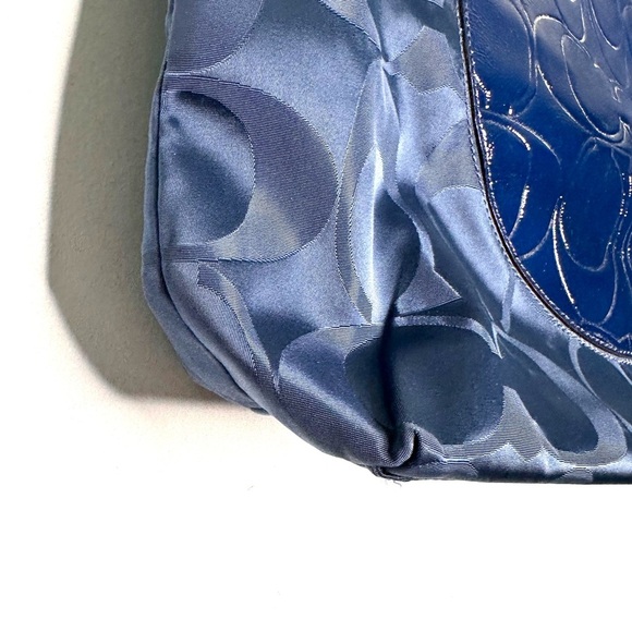 Coach | Blue Signature Laura Nylon Patent Leather Tote Bag - Picture 4 of 16